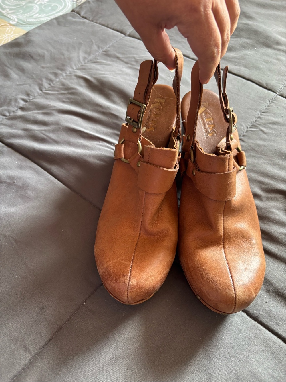 Korks Leather Slingback Clog Heels in Tan size 10